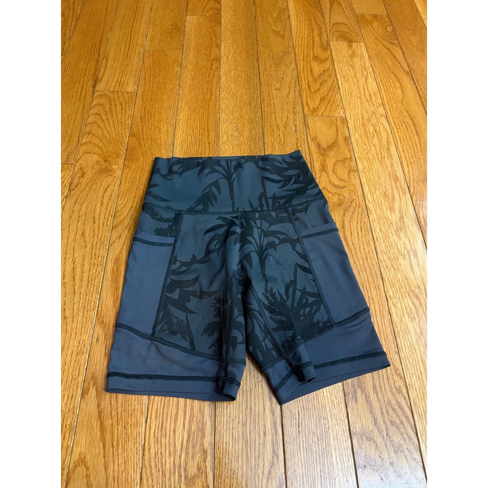 NWOT Aerie Chill Play Move Gray Palm Print High Waisted Biker Shorts Pockets S